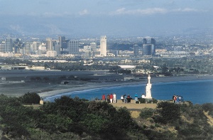 uitzicht op downtown vanaf het stanbeeld van Juan Cabrillo | San Diego